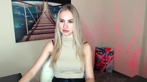 Snapshot of erikagavin chatting on October 31, 12:50 pm Erika online show from October 31, 12:50 pm