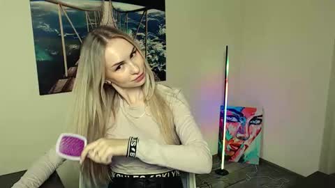 Snapshot of erikagavin chatting on November 10, 1:10 pm Erika online show from November 10, 1:10 pm