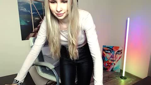 Snapshot of erikagavin chatting on November 26, 1:23 pm Erika online show from November 26, 1:23 pm