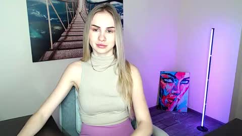 Erika online show from February 19, 1:18 pm