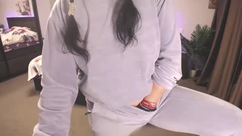 ErikaGold online show from March 3, 8:00 pm