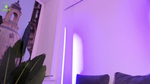 Snapshot of erikalustx chatting on November 18, 4:17 am Erika online show from November 18, 4:17 am