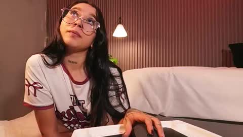 Eri  online show from March 4, 8:37 pm