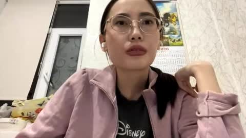 Snapshot of erinnthurmond chatting on June 1, 8:10 pm Luna online show from June 1, 8:10 pm