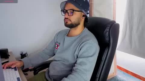 Snapshot of ernesto_rodriguez_82 chatting on October 8, 3:53 pm ernesto rodriguez 82 online show from October 8, 3:53 pm