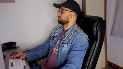 Snapshot of ernesto_rodriguez_82 chatting on October 10, 2:54 am ernesto rodriguez 82 online show from October 10, 2:54 am