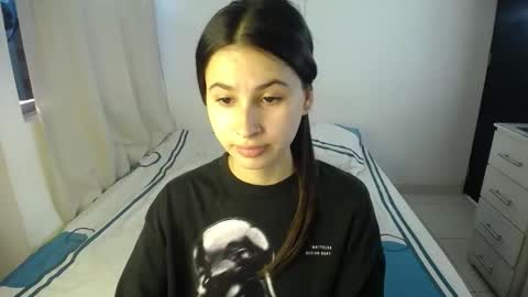 Snapshot of erosgirls_ chatting on October 5, 8:18 pm erosgirls_ online show from October 5, 8:18 pm