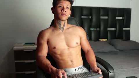 Snapshot of erosscott chatting on February 2, 6:10 pm Eros online show from February 2, 6:10 pm