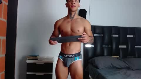 Snapshot of erosscott chatting on September 25, 4:54 pm Eros online show from September 25, 4:54 pm