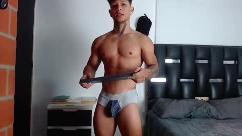 Snapshot of erosscott chatting on October 23, 3:33 pm Eros online show from October 23, 3:33 pm