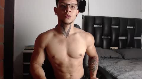 Snapshot of erosscott chatting on October 30, 2:13 am Eros online show from October 30, 2:13 am