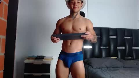 Snapshot of erosscott chatting on November 14, 6:39 pm Eros online show from November 14, 6:39 pm