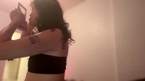 Snapshot of erotica_angel chatting on September 14, 4:00 am Nikki Erotica online show from September 14, 4:00 am