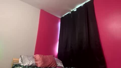 Snapshot of erotica_angel chatting on November 3, 4:52 pm Nikki Erotica online show from November 3, 4:52 pm