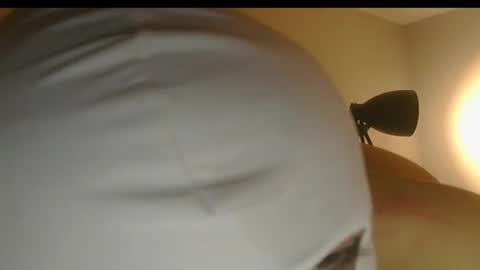 Snapshot of erotica_angel chatting on December 17, 12:44 pm Nikki Erotica online show from December 17, 12:44 pm