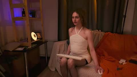 Snapshot of eroticartsss chatting on December 2, 4:57 pm Rachel Rach online show from December 2, 4:57 pm