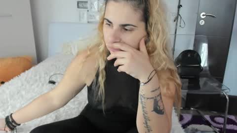 eroticsensualkitty4u online show from December 10, 8:40 am