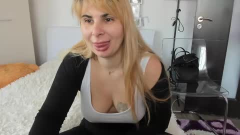 eroticsensualkitty4u online show from January 15, 10:38 am