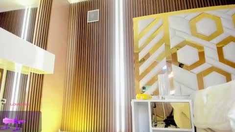 TINY  online show from March 5, 4:02 am