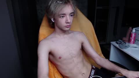 Snapshot of ervi_ chatting on June 17, 9:05 pm ERV1II online show from June 17, 9:05 pm