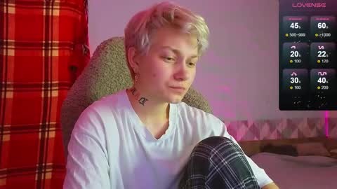 Snapshot of esajukyy chatting on December 28, 10:25 am esajukyy online show from December 28, 10:25 am