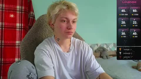 Snapshot of esajukyy chatting on January 6, 6:03 am esajukyy online show from January 6, 6:03 am