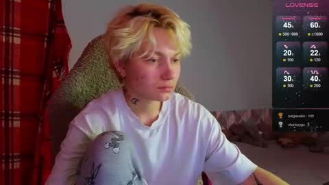 Snapshot of esajukyy chatting on February 12, 6:51 pm esajukyy online show from February 12, 6:51 pm