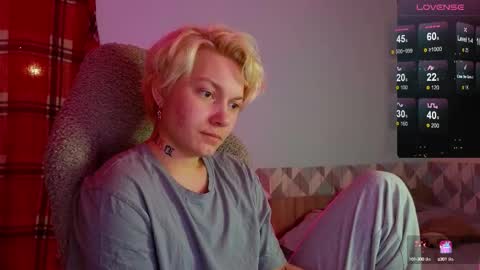 Snapshot of esajukyy chatting on March 6, 3:45 pm esajukyy online show from March 6, 3:45 pm