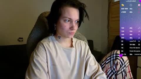 esajukyy online show from March 18, 3:04 pm