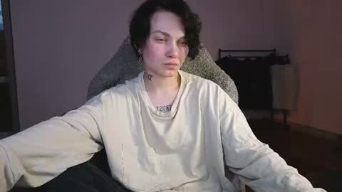 esajukyy online show from June 13, 3:43 pm