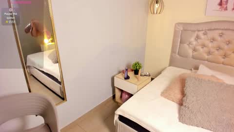 Escarlet online show from November 19, 12:38 pm