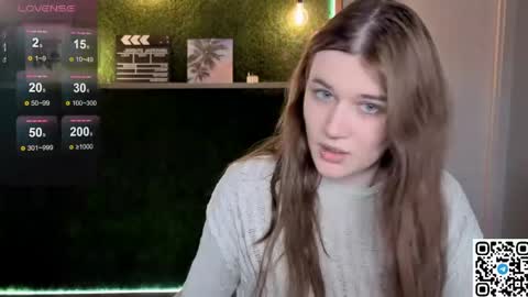 Snapshot of eshleeeygreen chatting on May 3, 6:25 pm EshleGreen online show from May 3, 6:25 pm