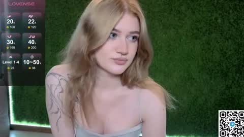 Snapshot of eshleeeygreen chatting on May 6, 9:42 pm EshleGreen online show from May 6, 9:42 pm