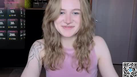 Snapshot of eshleeeygreen chatting on May 9, 9:53 pm EshleGreen online show from May 9, 9:53 pm