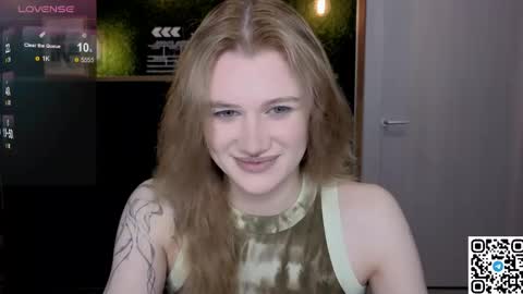 Snapshot of eshleeeygreen chatting on May 14, 9:43 pm EshleGreen online show from May 14, 9:43 pm