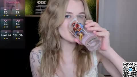 Snapshot of eshleeeygreen chatting on May 16, 9:35 pm EshleGreen online show from May 16, 9:35 pm