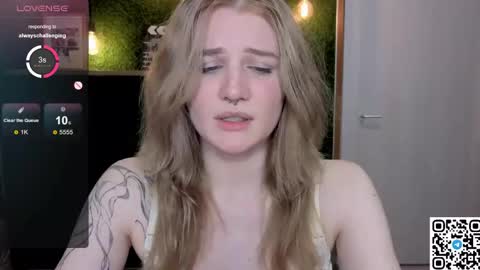 Snapshot of eshleeeygreen chatting on May 17, 8:27 pm EshleGreen online show from May 17, 8:27 pm