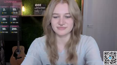 Snapshot of eshleeeygreen chatting on May 22, 10:37 pm EshleGreen online show from May 22, 10:37 pm