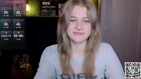 Snapshot of eshleeeygreen chatting on May 25, 10:49 pm EshleGreen online show from May 25, 10:49 pm