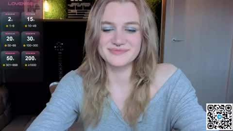 Snapshot of eshleeeygreen chatting on May 29, 8:18 pm EshleGreen online show from May 29, 8:18 pm