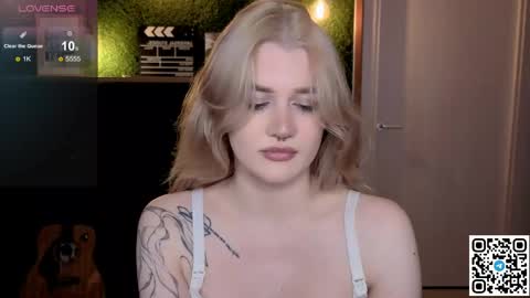 Snapshot of eshleeeygreen chatting on May 31, 7:37 pm EshleGreen online show from May 31, 7:37 pm