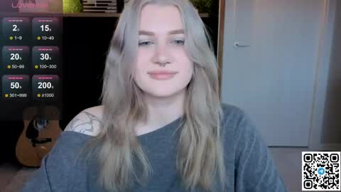 Snapshot of eshleeeygreen chatting on June 5, 6:57 pm EshleGreen online show from June 5, 6:57 pm