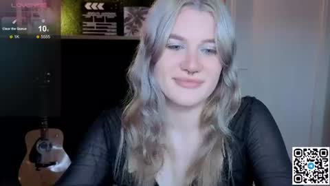 Snapshot of eshleeeygreen chatting on June 13, 10:51 pm EshleGreen online show from June 13, 10:51 pm