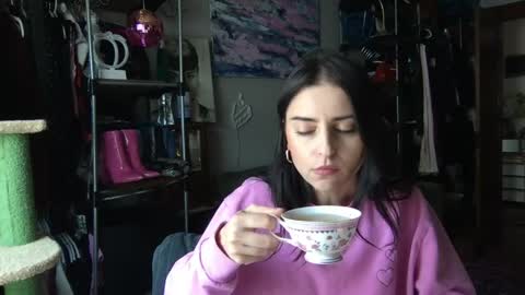 Snapshot of esimaralda chatting on May 4, 2:57 pm esimaralda online show from May 4, 2:57 pm
