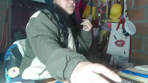 Snapshot of eskelaswd chatting on December 18, 6:08 am Eskela911 online show from December 18, 6:08 am