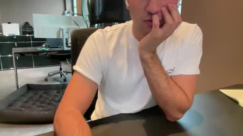 Snapshot of eskp chatting on October 7, 1:52 pm eskp online show from October 7, 1:52 pm