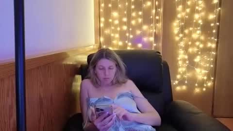 esma347866 online show from May 2, 9:31 pm