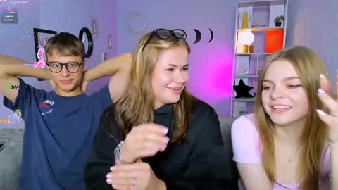 esma_shine online show from September 19, 7:58 pm