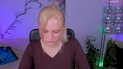 Snapshot of esma_shine chatting on October 9, 4:49 pm esma_shine online show from October 9, 4:49 pm