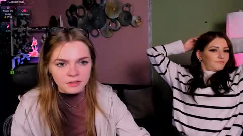 Snapshot of esma_shine chatting on November 9, 8:18 pm esma_shine online show from November 9, 8:18 pm